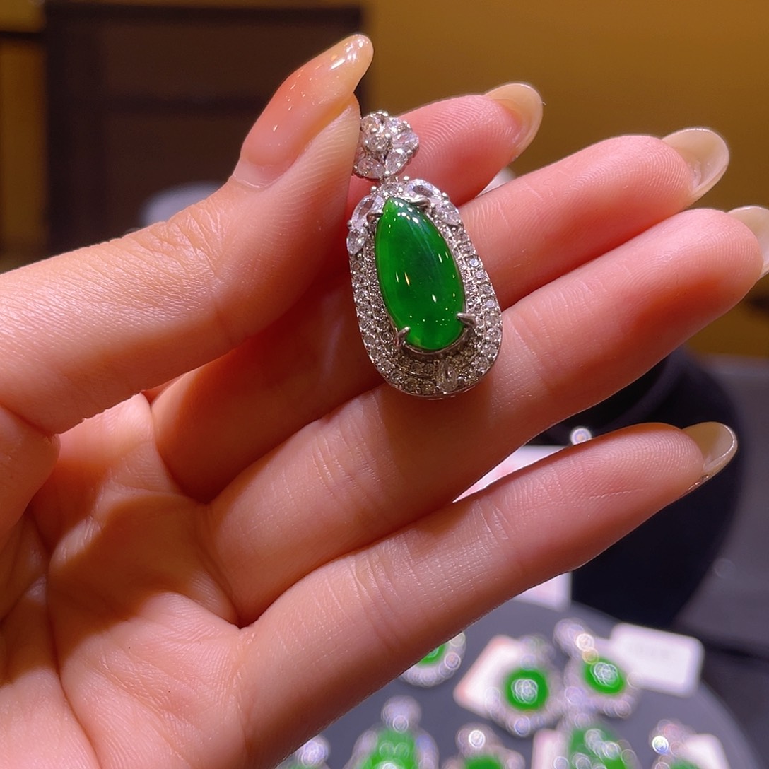 吊坠(不含链)未镶嵌翡翠