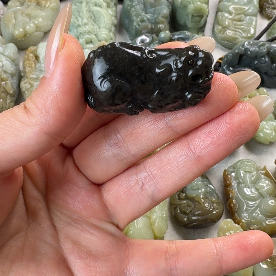 和田玉未镶嵌把件