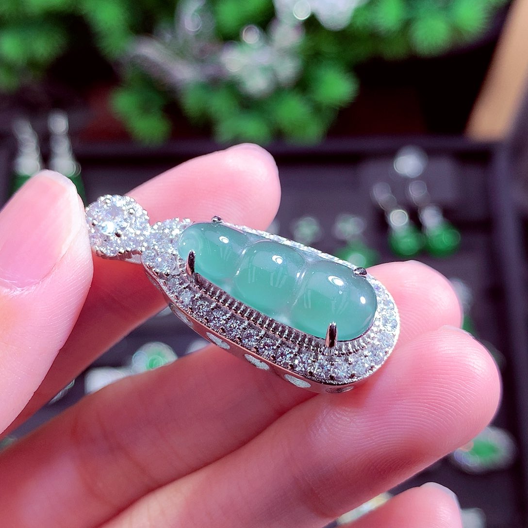 颈饰未镶嵌翡翠天然