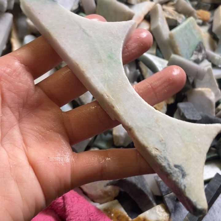 翡翠颈饰未镶嵌天然翡翠