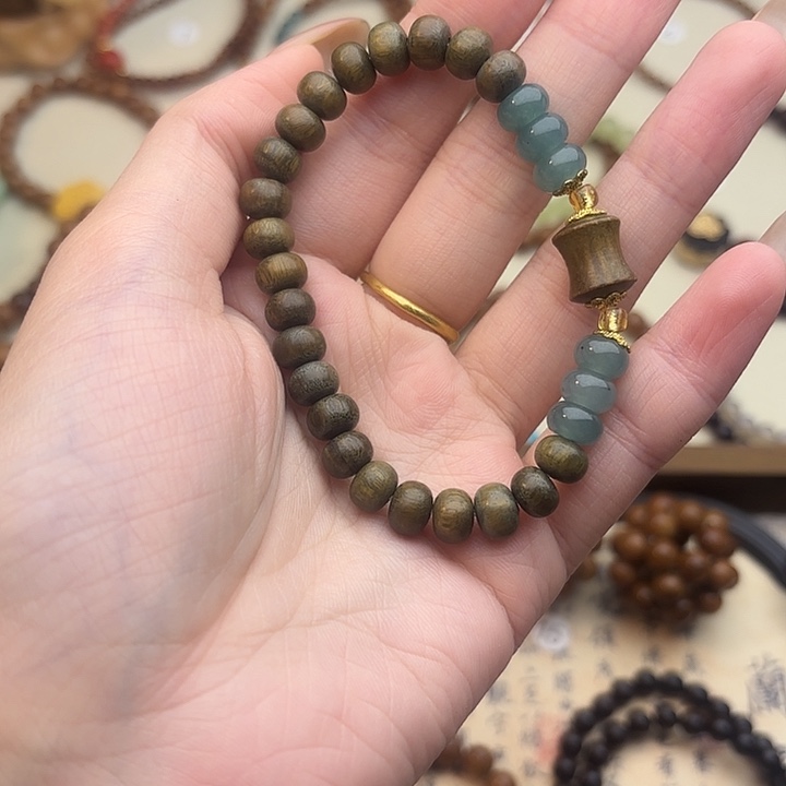 手串未镶嵌维腊木（绿檀）算盘