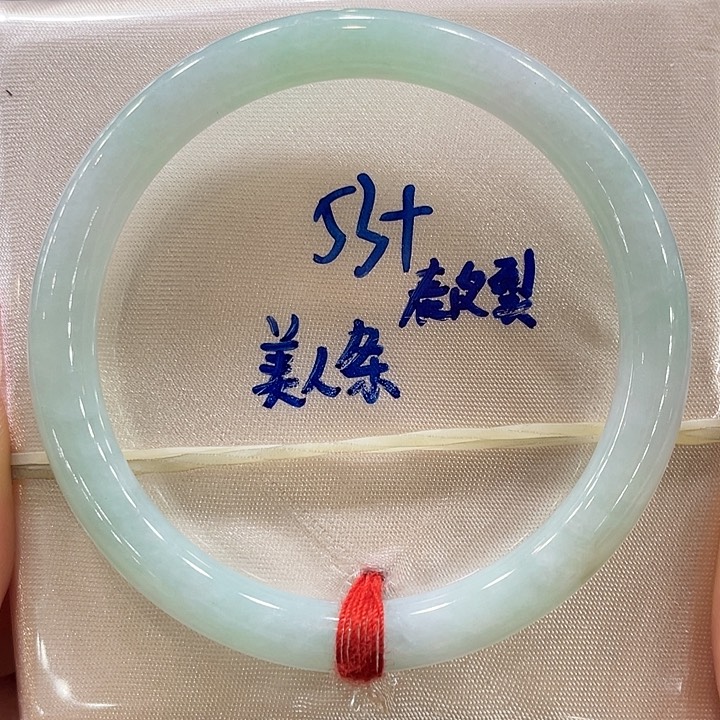 翡翠手镯未镶嵌翡翠手镯