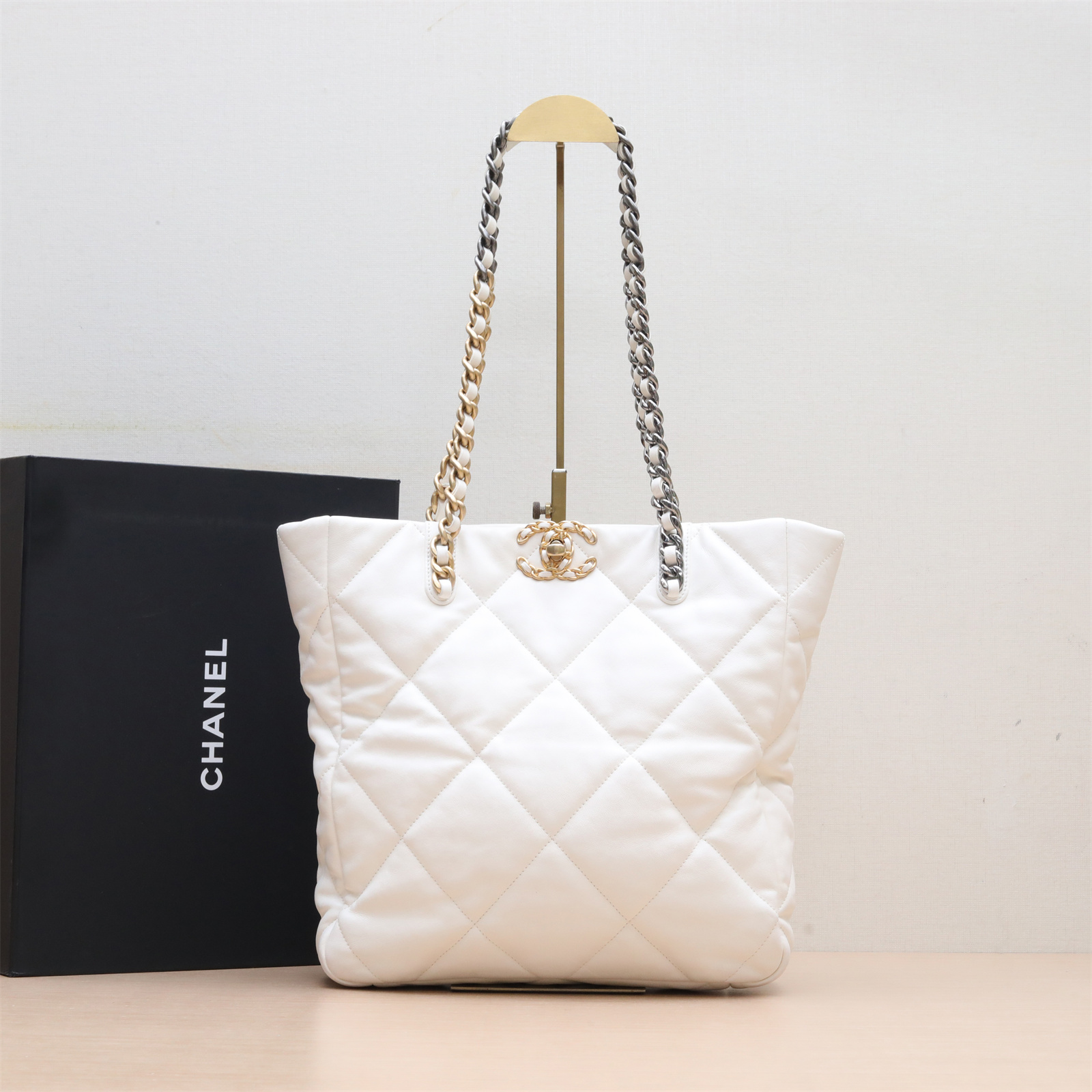 95新 Chanel/香奈儿 【黑黑】19BAG Tote托特包 白色 芯片开