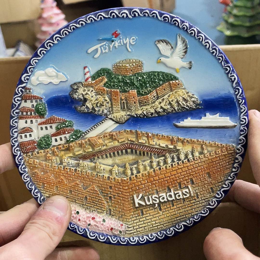 摆件   磕碰。封釉。     