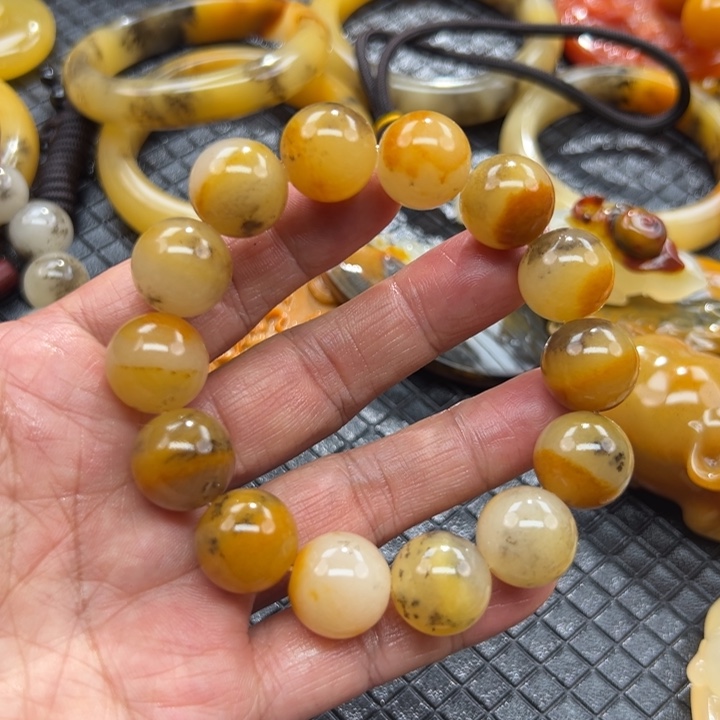 石英质玉（黄龙玉）颈饰未镶嵌