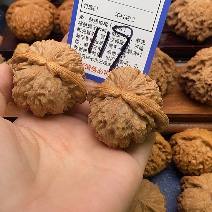 吊坠桃核白狮子头48