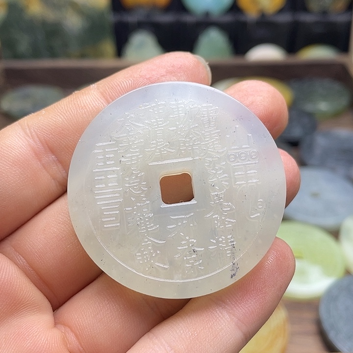 蛇纹石玉挂件未镶嵌