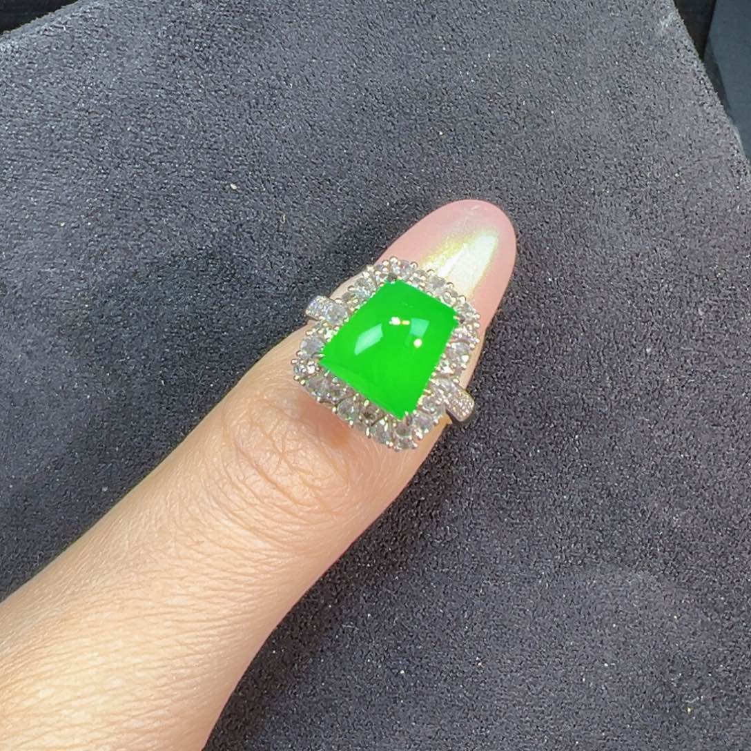 翡翠戒指18K金镶嵌方糖