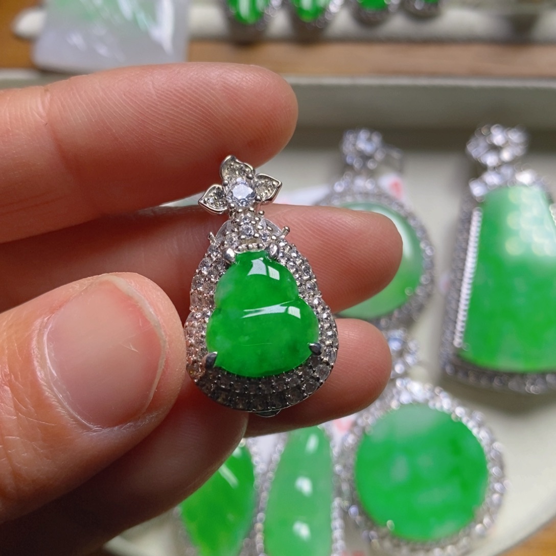 翡翠颈饰银S925镶嵌葫芦吊坠