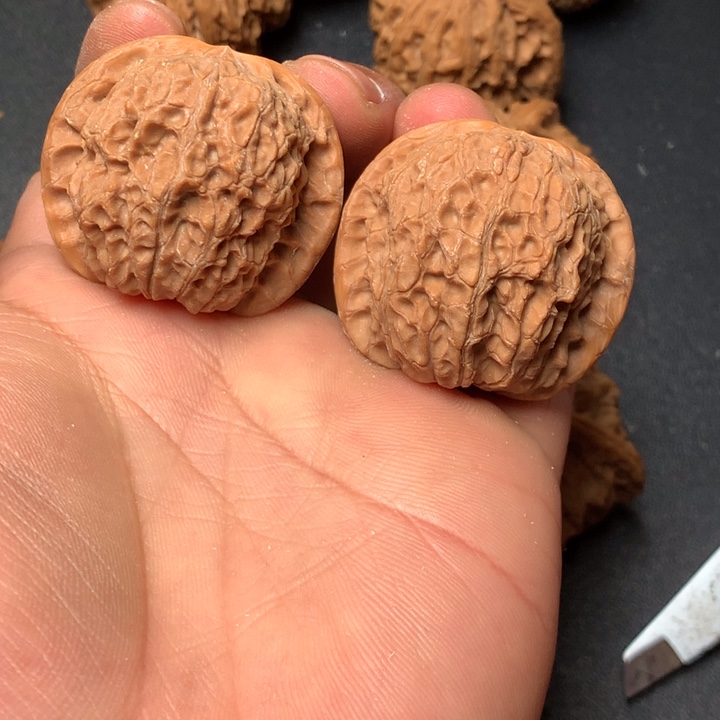 文玩核桃把件39血麒麟982