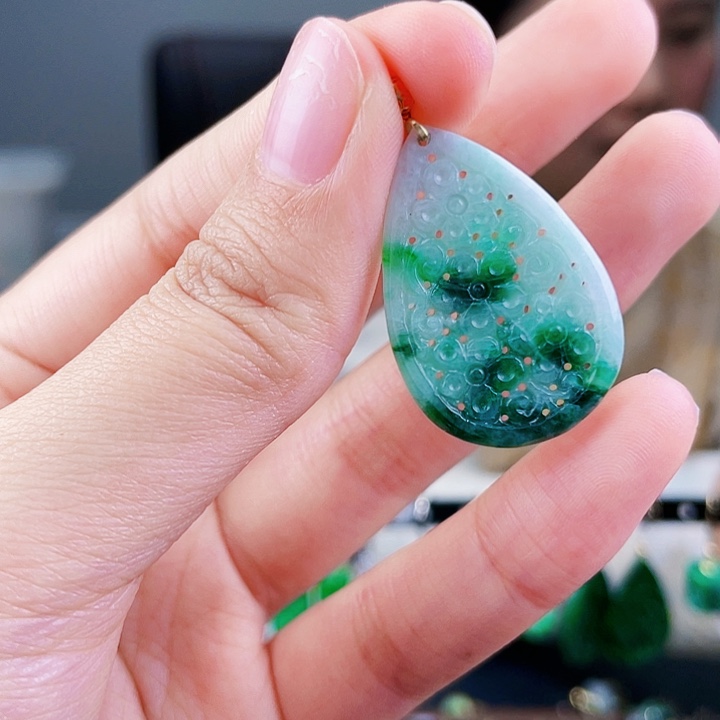 翡翠颈饰18K金镶嵌饰品