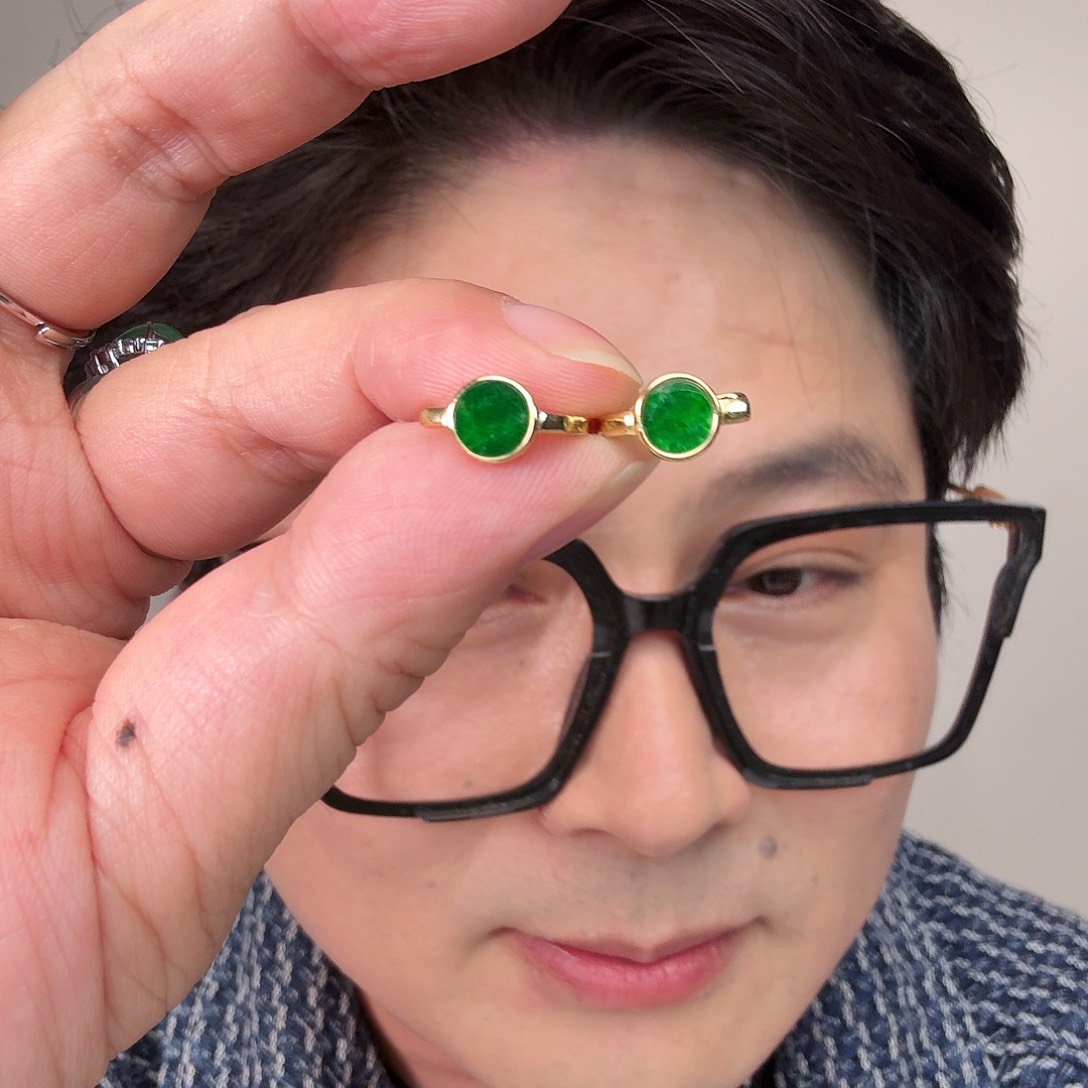 翡翠未镶嵌颈饰一对