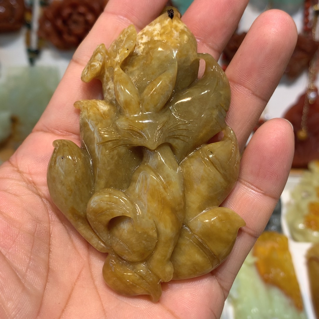 未镶嵌蛇纹石玉颈饰