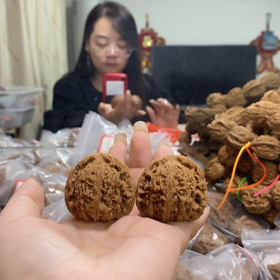 把件文玩核桃39南疆石修尖了