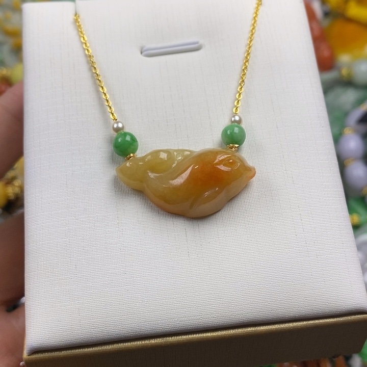 翡翠未镶嵌吊坠(赠链)