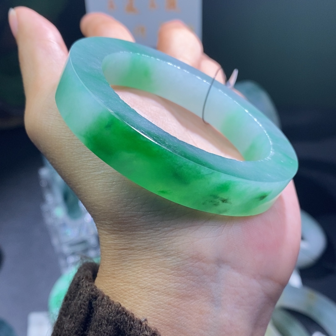 未镶嵌冰阳辣绿53到57正圈定制翡翠