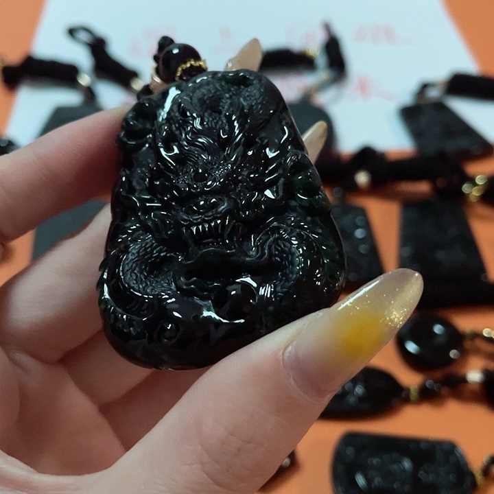 翡翠颈饰未镶嵌天***贝