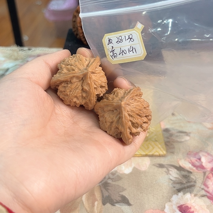 文玩核桃把件盘山三棱