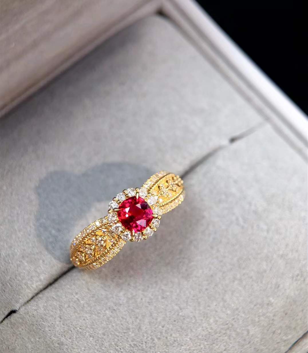 满火彩18k鸽血红宝石戒指主石0.54克拉-AXH