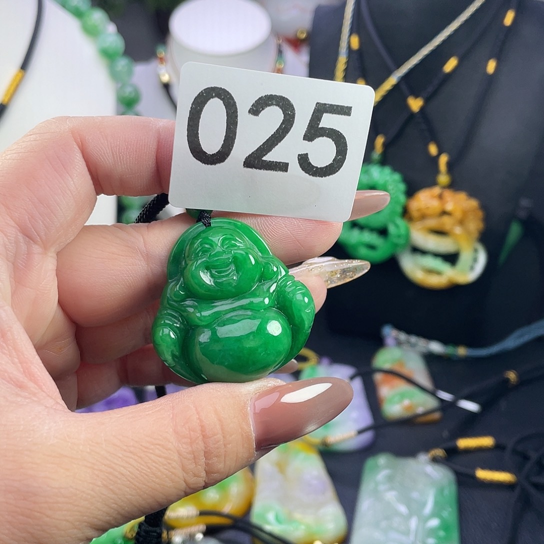 翡翠未镶嵌吊坠(赠链)
