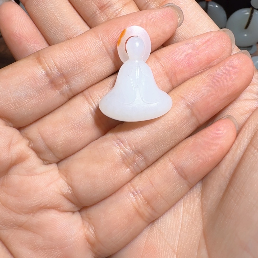 是***呀和田玉未镶嵌颈饰