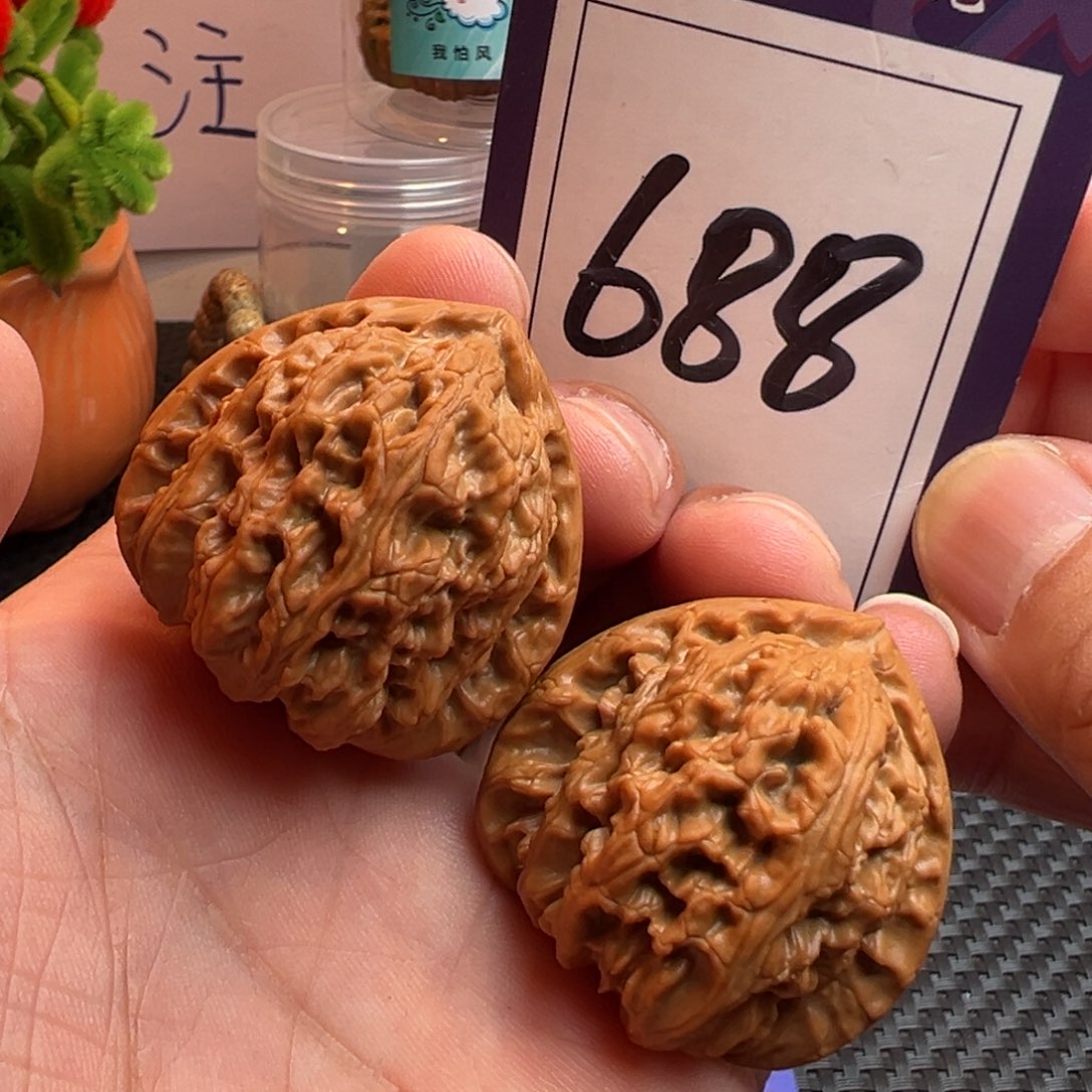 文玩核桃把件三角白37.5尺寸688号