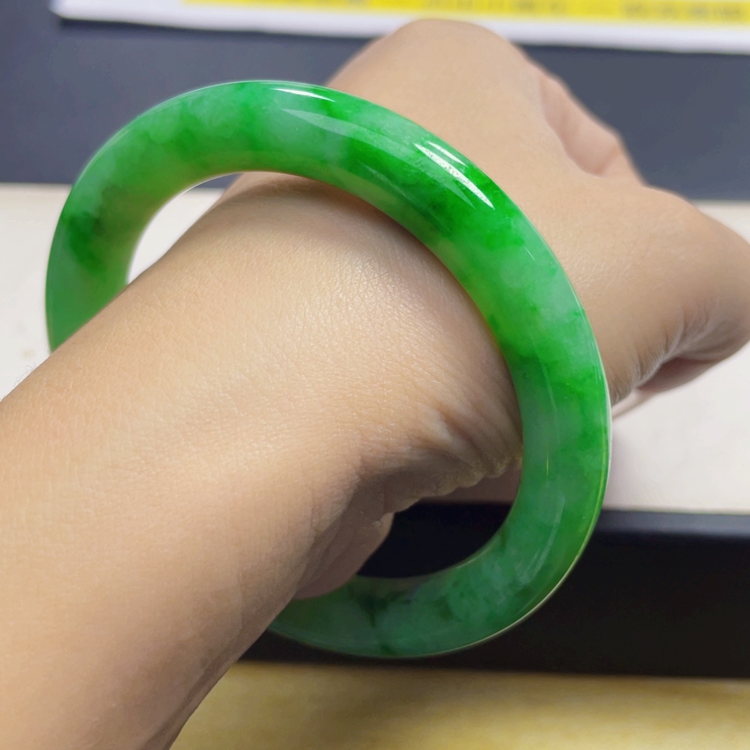 翡翠未镶嵌手镯55.5圆条有纹棉根橘皮扣手不退换