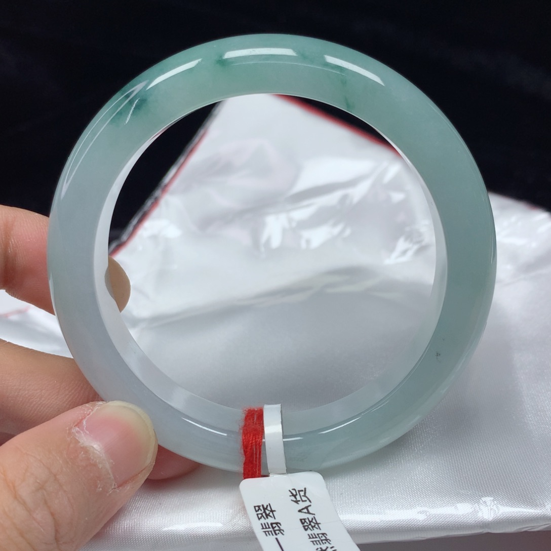 翡翠手镯（圆镯）未镶嵌57.3