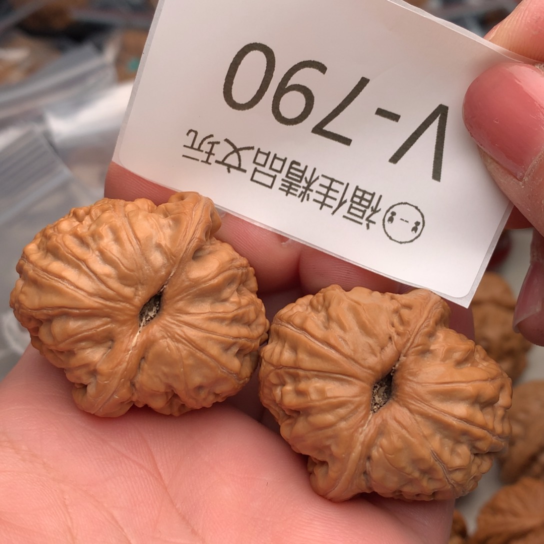 文玩核桃把件40元宝………