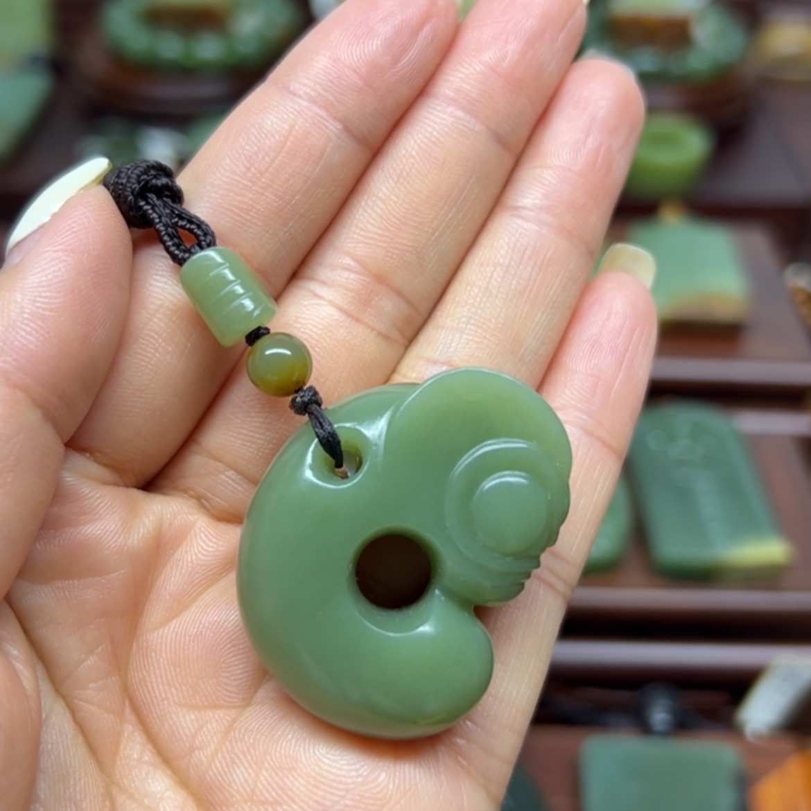 【闪购商品】颈饰未镶嵌岫岩老玉（透闪石质玉）玉猪龙