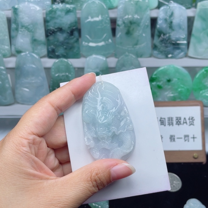 颈饰未镶嵌翡翠龙牌