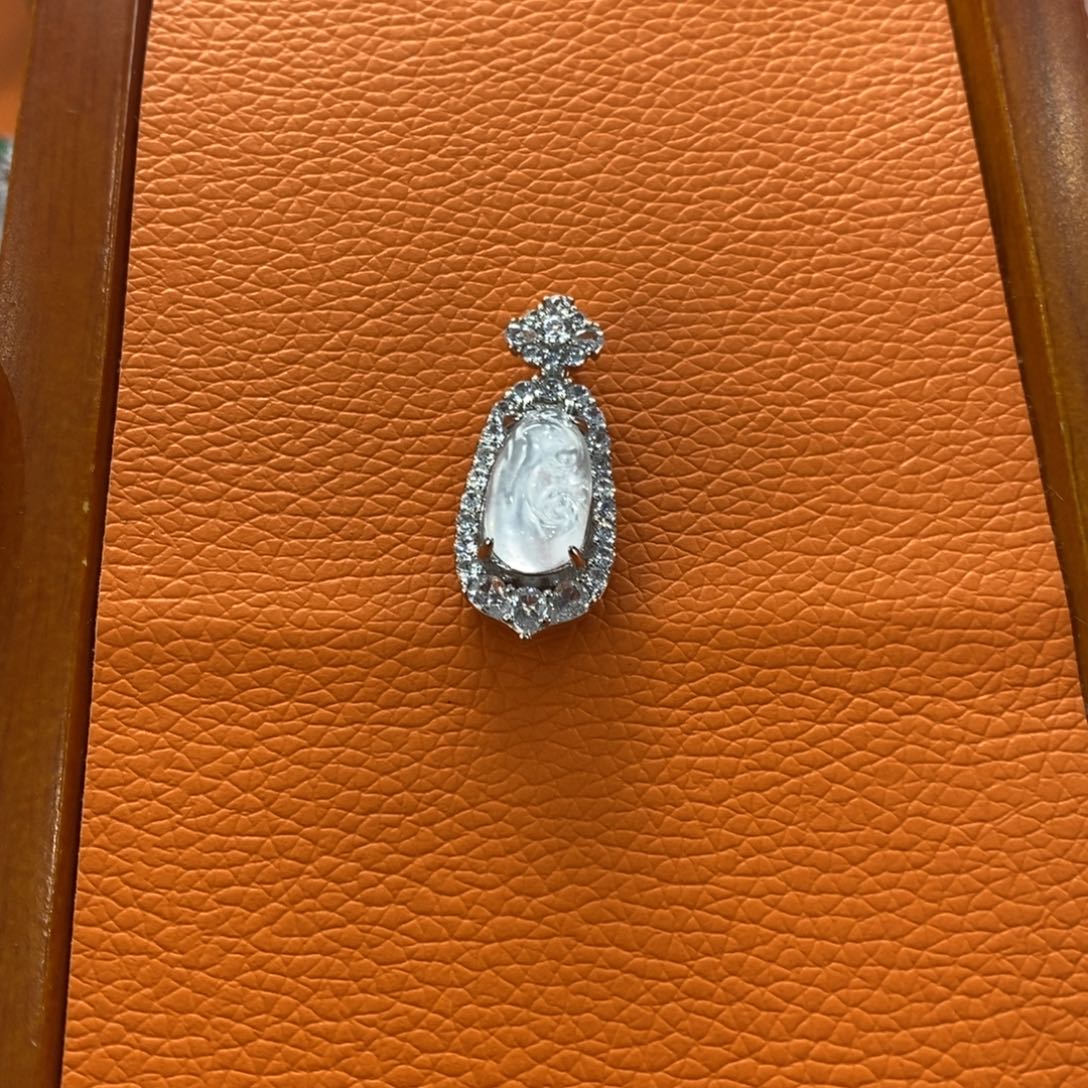 石英质玉吊坠(赠链)合金