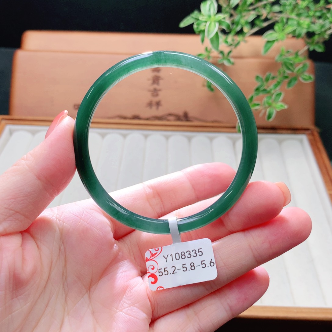 未镶嵌手镯（圆镯）翡翠