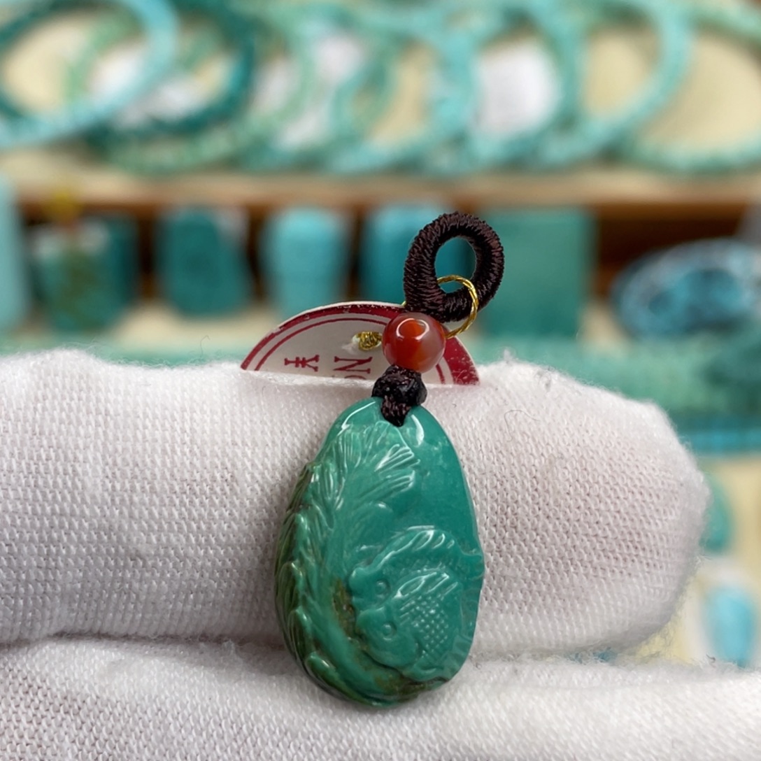 绿松石未镶嵌颈饰