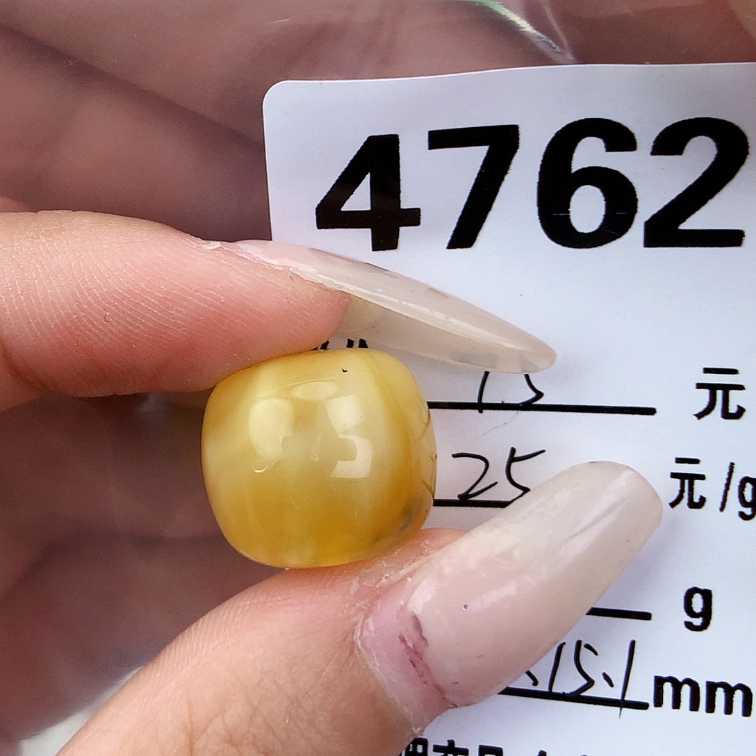 琥珀未镶嵌珠宝奇石17.1×15.1划痕，微分
