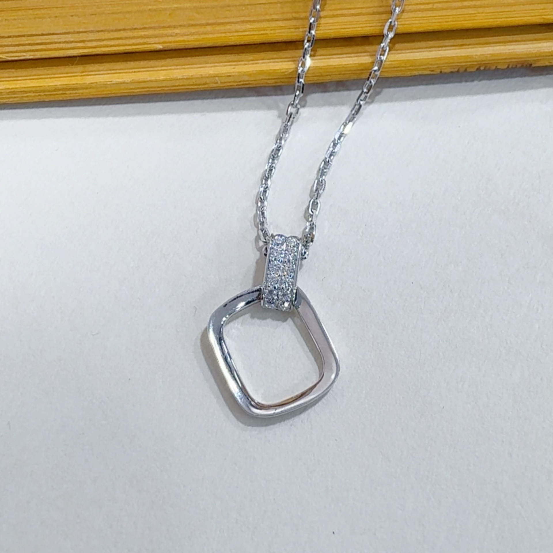 铂金小方糖镶嵌套链