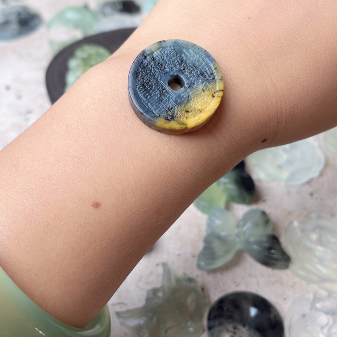 未镶嵌蛇纹石玉颈饰