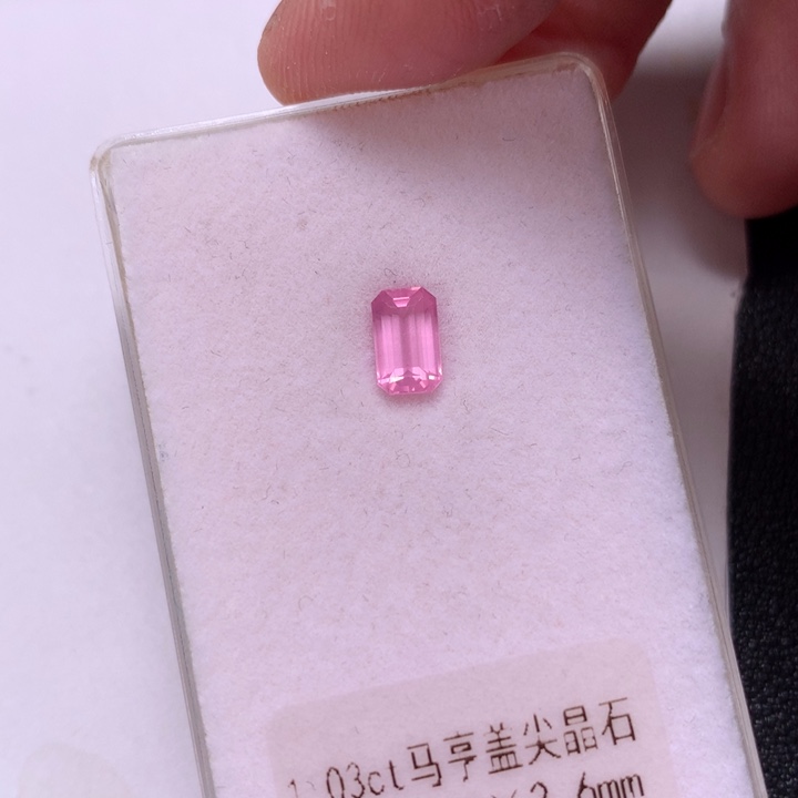 尖晶石裸石未镶嵌