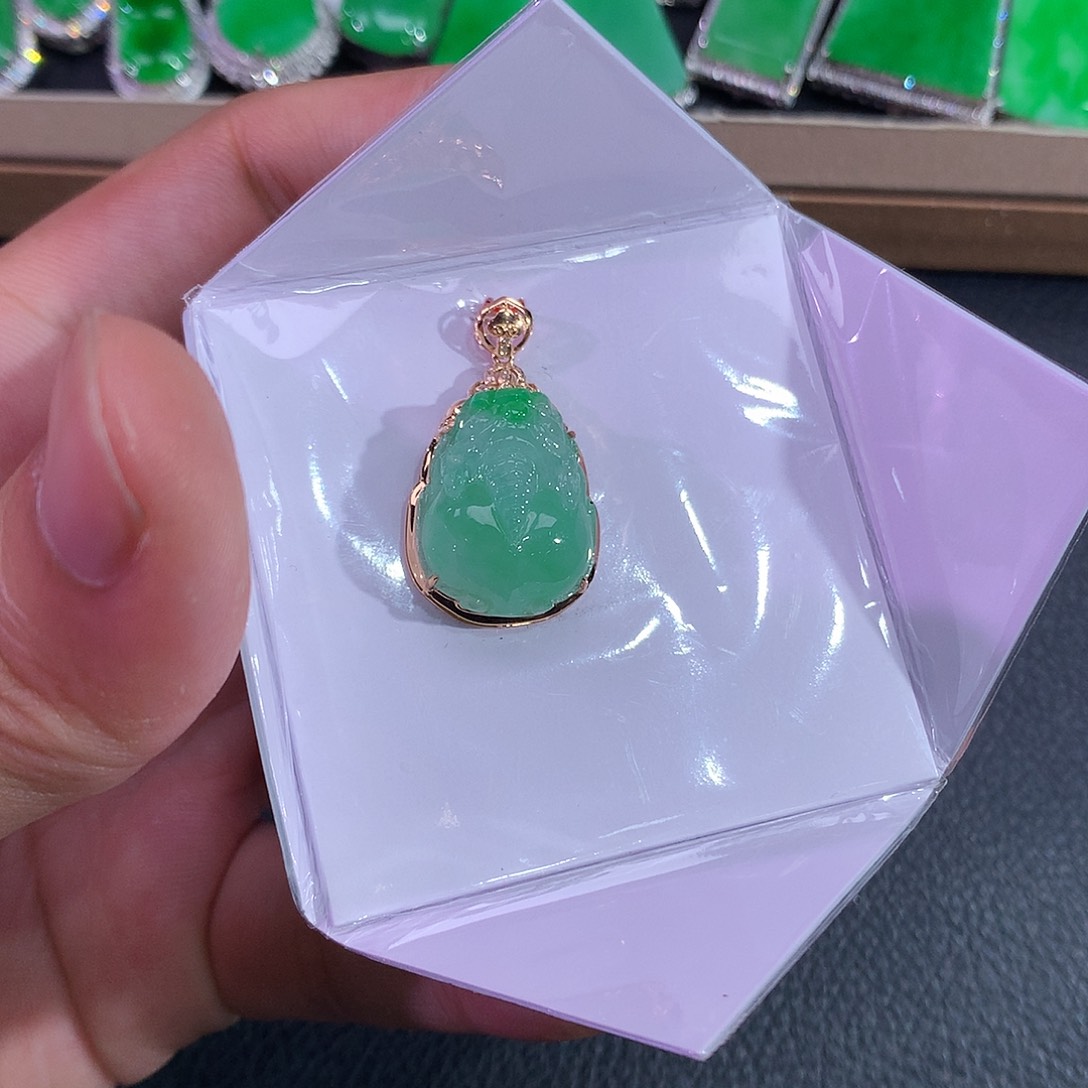 翡翠吊坠(赠链)18K金镶嵌