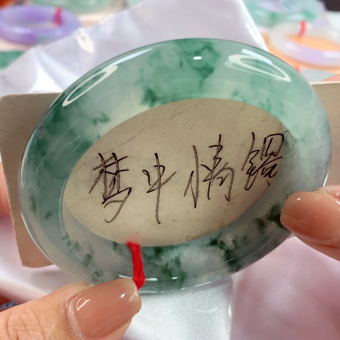 翡翠手镯未镶嵌师妹