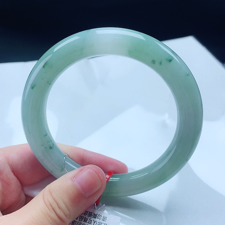 翡翠手镯未镶嵌53圈