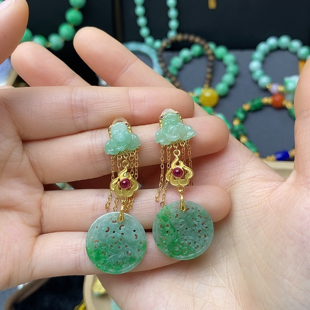 翡翠未镶嵌颈饰圆牌