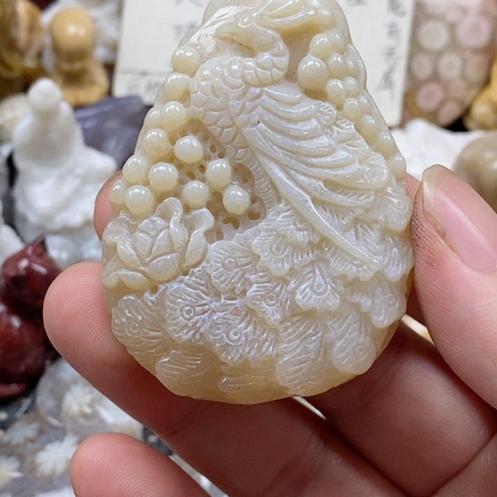 颈饰未镶嵌硅化珊瑚（珊瑚玉）