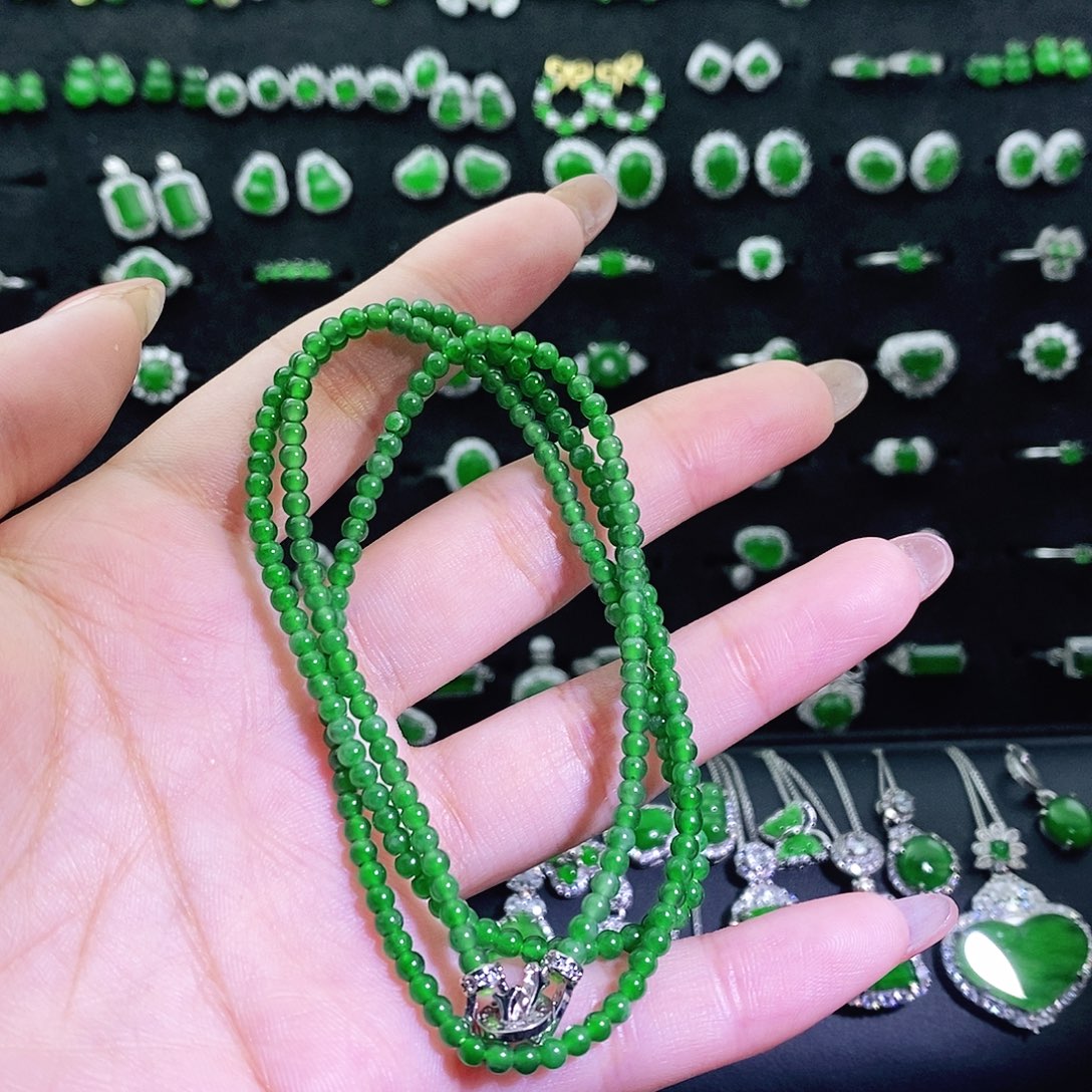 翡翠未镶嵌手链多样性