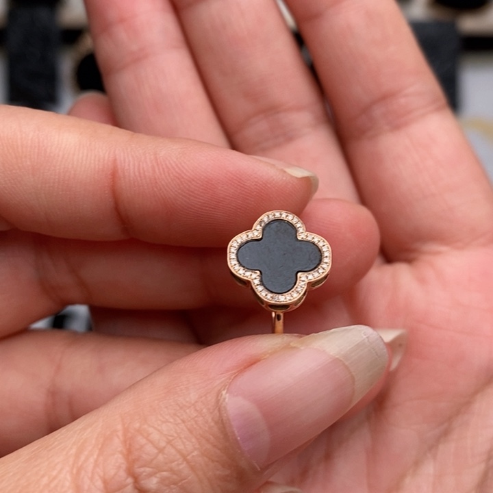 翡翠戒指18K金镶嵌戒指