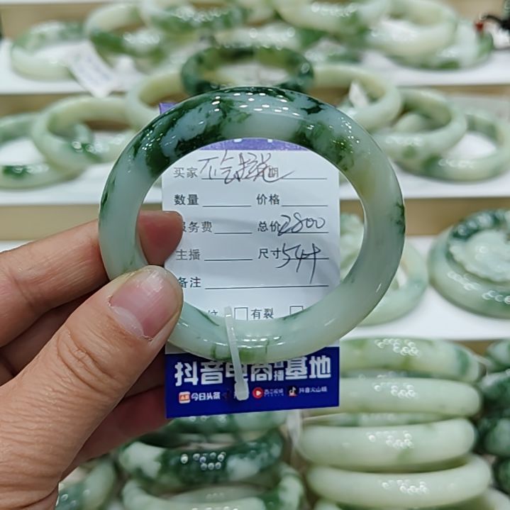 透闪石-蛇纹石玉手镯未镶嵌不**花