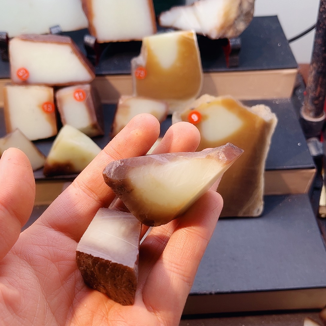 晓***勇和田玉（糖玉）未镶嵌颈饰