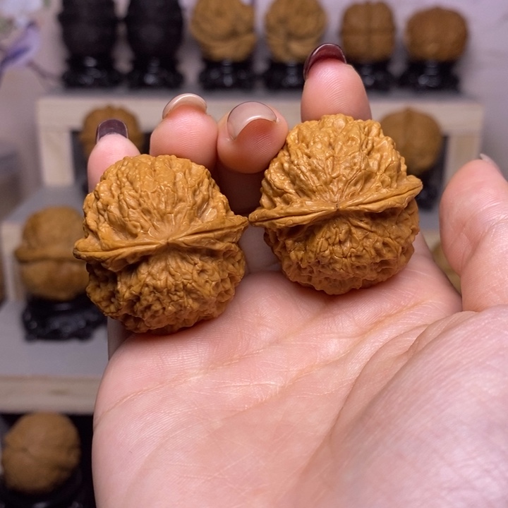 文玩核桃把件33Y—麒麟纹绣球35尺37克