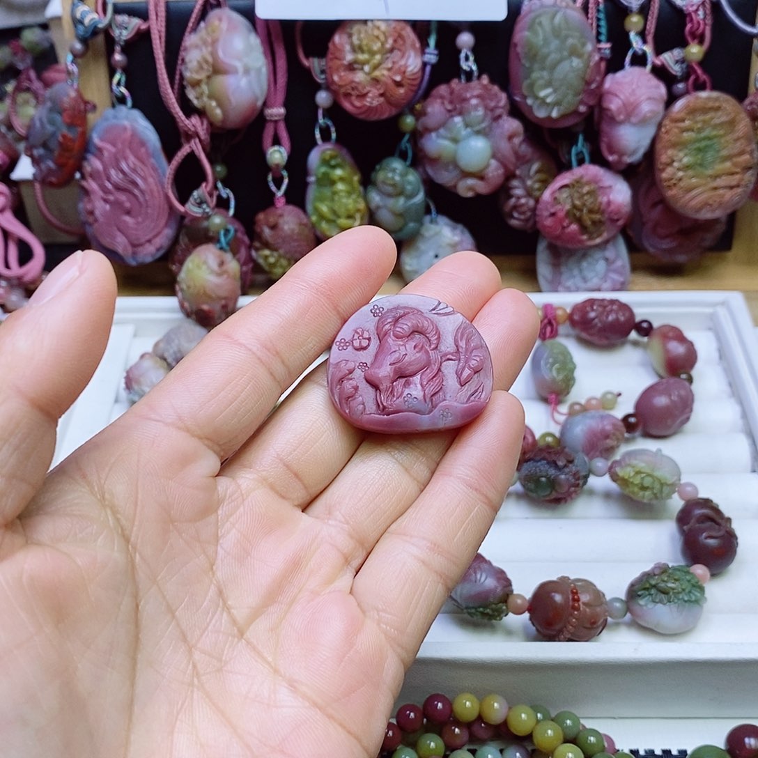 玛瑙/玉髓盐源玛瑙吊坠未镶嵌