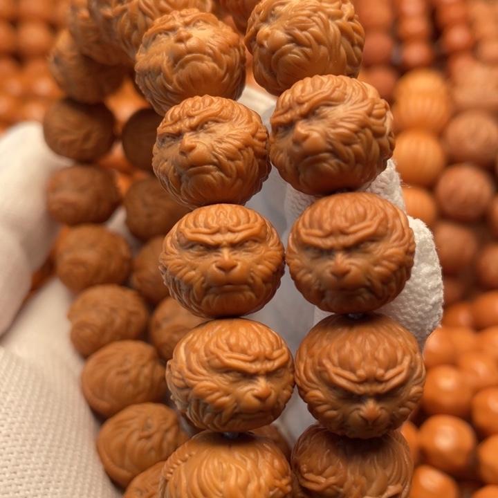 猴头核桃吊坠在*上斗战胜佛